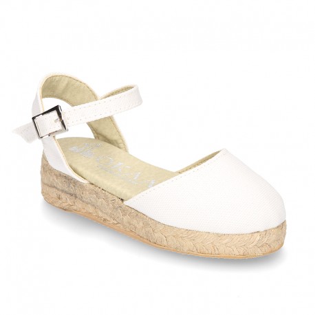Sandalia de algodón estilo alpargata con cierre de hebilla color blanca